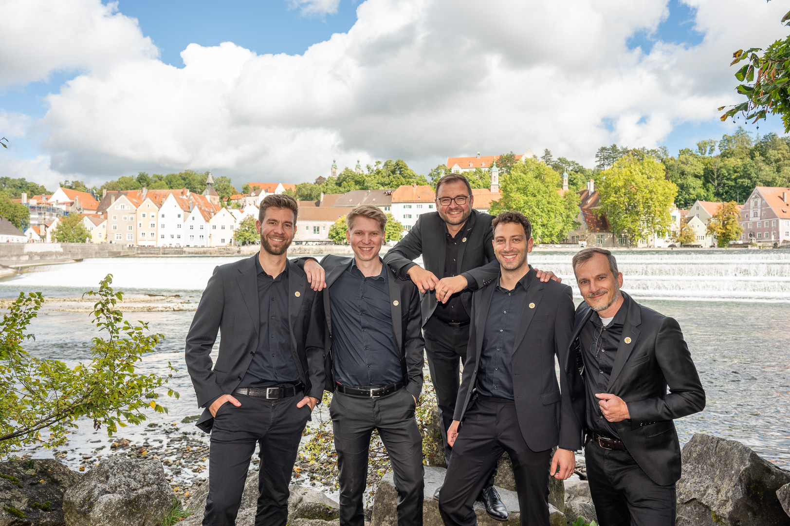 Fünf Sänger von Yuriko am Fluss